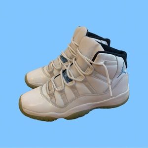 Jordan 11 Legend Blue 2014 Men’s size 6 Women’s size 7.5